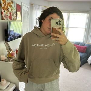 Sporty & Rich NY Health Club Cropped Hoodie in Elephant